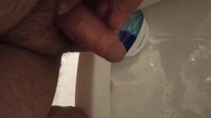 Ссу, дрочу и думаю о тебе... Piss, jerk off and think about you...