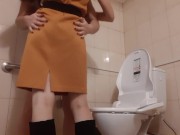 На первом свидании с девушкой трахнулась в туалете ресторана - lesbian_illusion 1/16