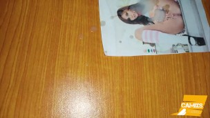 virgen masturbándose con foto de Ariana Marie