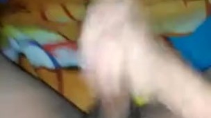 Me masturbo en mi cama