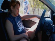 Rubia hace una mamada a un extraño en el estacionamiento del parque 4/16