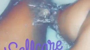 Coming home after a hard days work to a nice bubble bath #realtionshipgoals