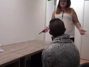 Un trabajo especial para un novato. Leti sabe dar caña a jovencitos!