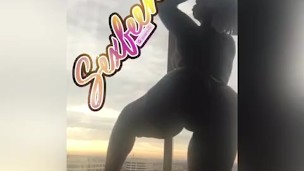 Sexfeene giving the view of a lifetime with that phat ass !!!