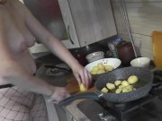 Домашний нудизм. В колготках без трусов голая мамочка на кухне готовит. Подстриженная писька. Сиськи - Screenshot 12 of 16 - Trimmed Pussy