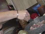 Домашний нудизм. В колготках без трусов голая мамочка на кухне готовит. Подстриженная писька. Сиськи - Screenshot 5 of 16 - Ass Milf