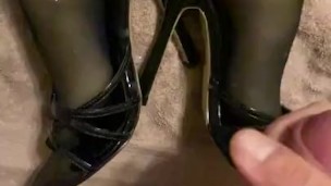 Unloading on feet in heels