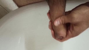 I want to piss on you and fuck you to the fullest. Хочу нассать на тебя и выебать всласть.