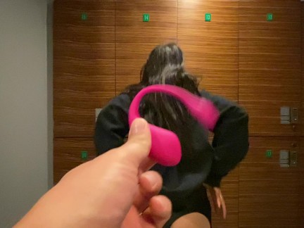 Brunette with juicy ass doing fitness with lovense lush in pussy (lovense control)