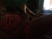 esposa caliente llega al orgasmo viendo porno 9/16