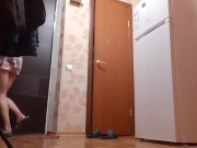 Моя девушка наблюдает, как я трахаюсь с курьершей в прихожей и мастурбирует - lesbian_illusion 1/16