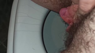 Mi masturbo di nascosto di notte
