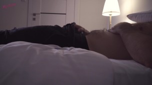 Waliłem jak popierdolony będąc totalnie w hotelu. Ale po cichutku bo znajomi byli za ścianą