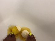 Squeezing Cupcakes - Screenshot 5 of 16 - Toes
