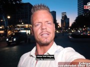 TOURISTIN MACHT CASTING - Echtes Sexdate mit dünner teen schlampe auf der Straße von Berlin 1/16