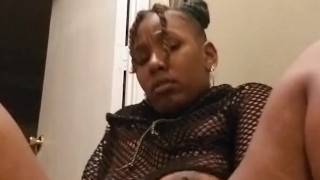 Sozinho em casa se masturbando com minha calcinha