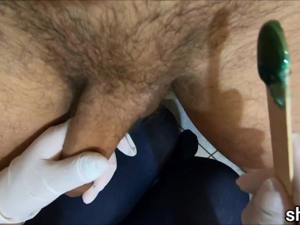 Waxing at home! with a nice final handjob, ejaculates and squirts beautician's pants / homemade wax