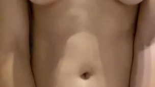 Tetas botando a cámara lenta