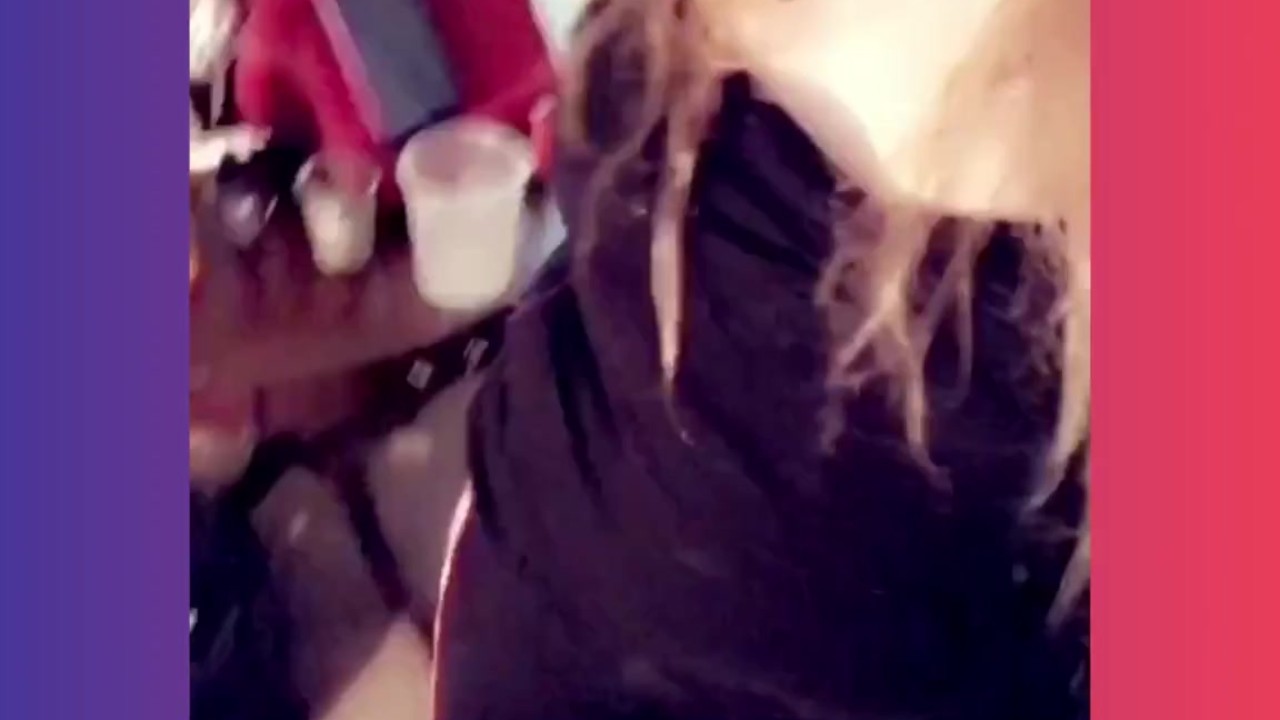 Buceta piscando em um filtro Snapchat - Vídeo de sexo grátis - RedTube