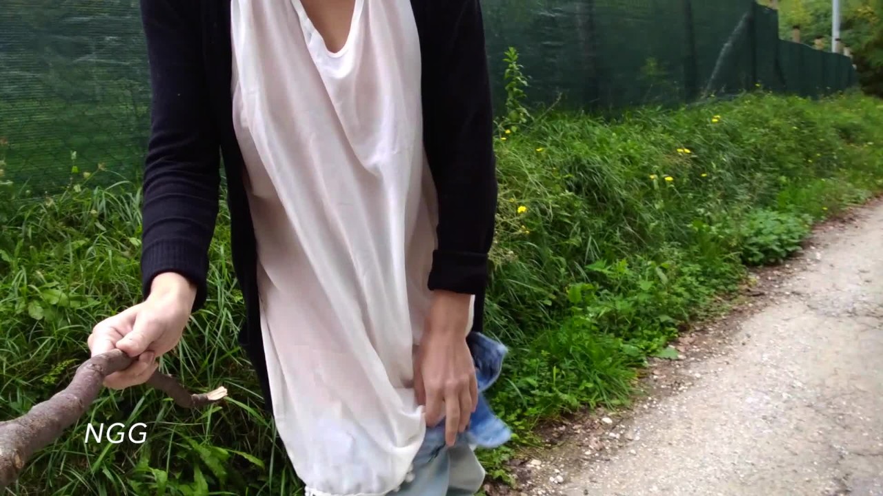 Leaving my Clothes and Touching Myself on a Public Hiking Trail - RedTube