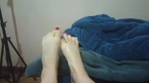 White girl milf FOOTS