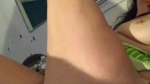 Jerking offmy milf pussy 