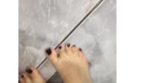@tici_feet IG ticii feet washing & showing feet black toenails (preview)