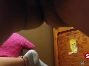 Se pone el desodorante en el coño y tiene un orgasmo 10/16