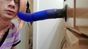 Astolfo cosplayer sucks dildos