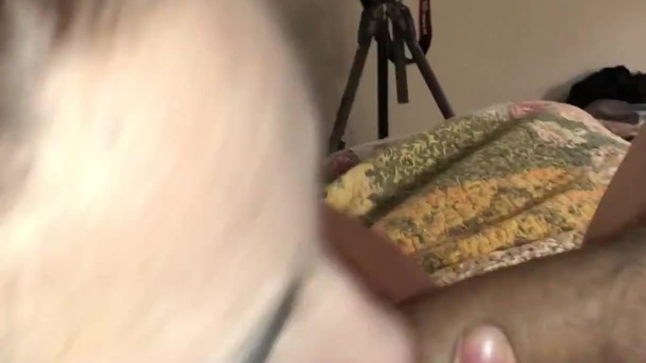 Husband films slut wife take a cock in each end with creampie leaking out - 無料セックスビデオ - RedTube