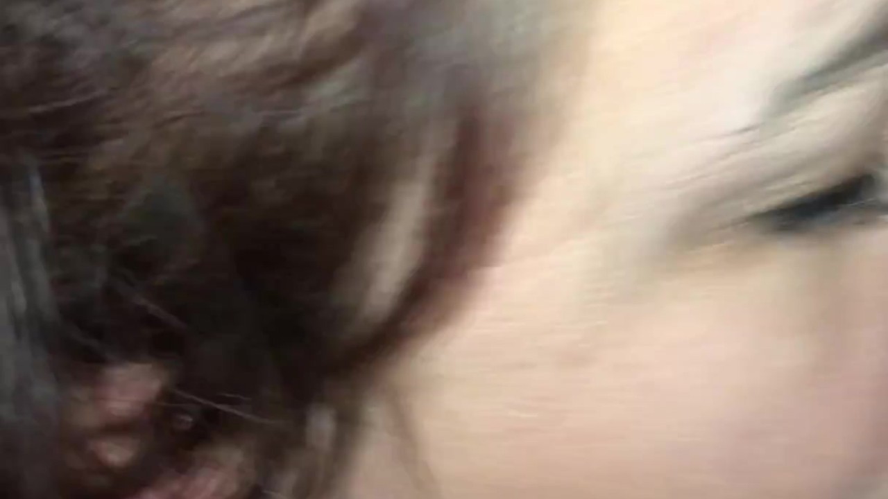 Husband films slut wife take a cock in each end with creampie leaking out - 無料セックスビデオ - RedTube