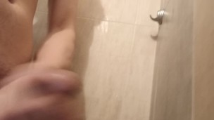 Masturbándome en la ducha