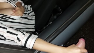 Esposa italiana saiu no carro para emprestar a um amigo e fazê-la beber sua porra