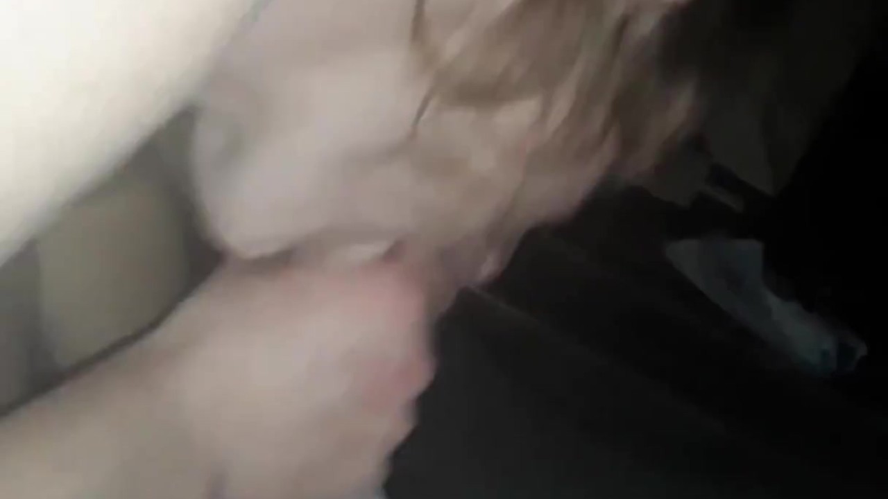 she goes deep - Blowjob