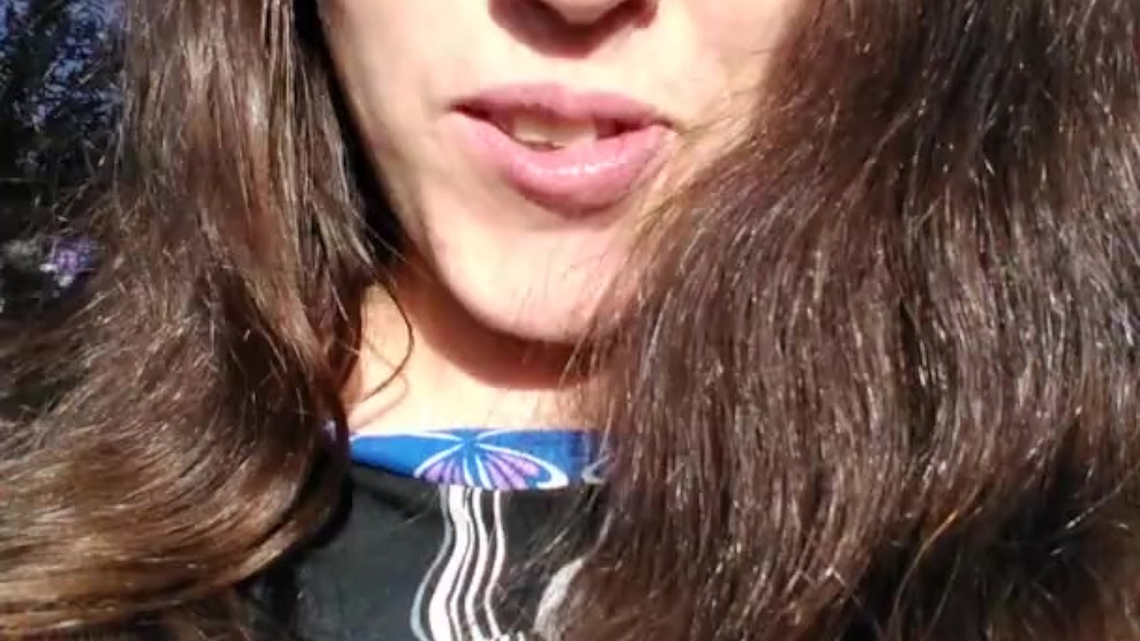 Pinkmoonlust Public Flashes ONE NIPPLE in a Very Bad Place While Talking Nervously & Looking Scared - Darmowe seks wideo - RedTube
