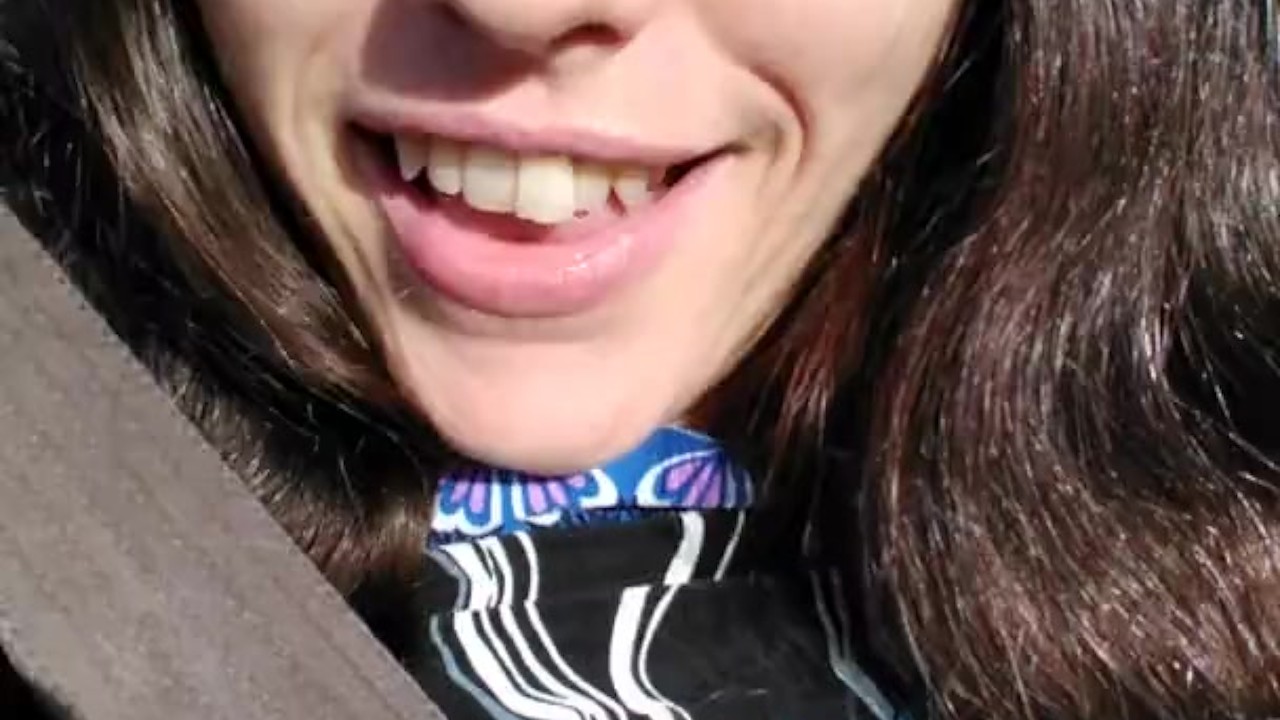 Pinkmoonlust Public Flashes ONE NIPPLE in a Very Bad Place While Talking Nervously & Looking Scared - Darmowe seks wideo - RedTube