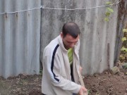 I dig a hole for autumn garbage. 11/16