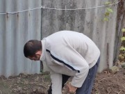 I dig a hole for autumn garbage. 4/16