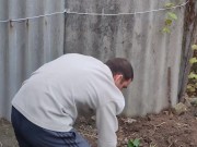 I dig a hole for autumn garbage. 5/16