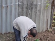 I dig a hole for autumn garbage. 6/16