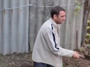 I dig a hole for autumn garbage. 9/16