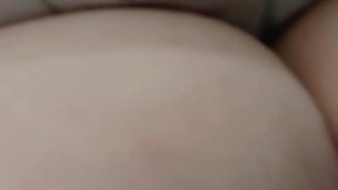 Young milf squirts on didlo