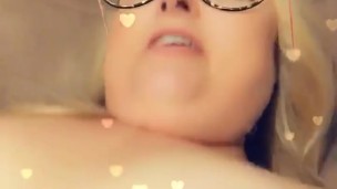 Quick orgasm for chubby blonde