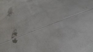 【4K】スウェットパンツで散歩しながらお漏らし放尿 Pee in sweatpants while taking a walk