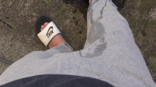 【4K】スウェットパンツで大量お漏らししちゃうM男 Pee in sweatpants