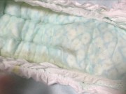 001 寝転がっておむつにおもらし。膨らんだおむつが良い感じ（パンパース） - Screenshot 15 of 16 - Abdl