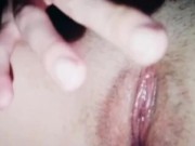 Masturbándose en casa cuando los padres están  en casa