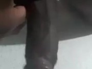 Cubano se masturba en el baño