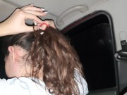 Cogemos en el mirador de la ciudad en la noche (4K) 1/16