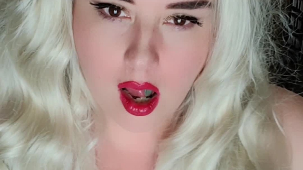 Bbw Giantess gets a new little slave! Watch her play! Insertion, butt crush, feet play, vore. - Darmowe seks wideo - RedTube